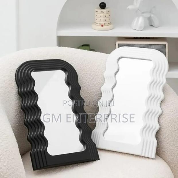 Table Top Wavy Mirror