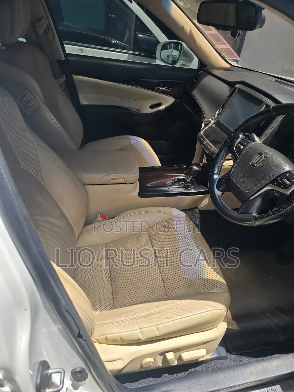Toyota Crown 2017 White
