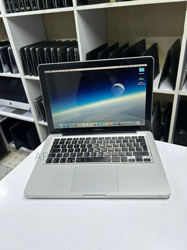 Laptop Apple MacBook 4GB Intel Core 2 Duo SSD 256GB - main view