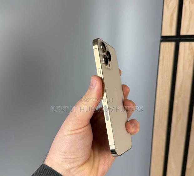 Apple iPhone 13 256 GB Gold - thumbnail 4