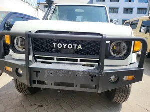 Toyota Land Cruiser 2019 White
