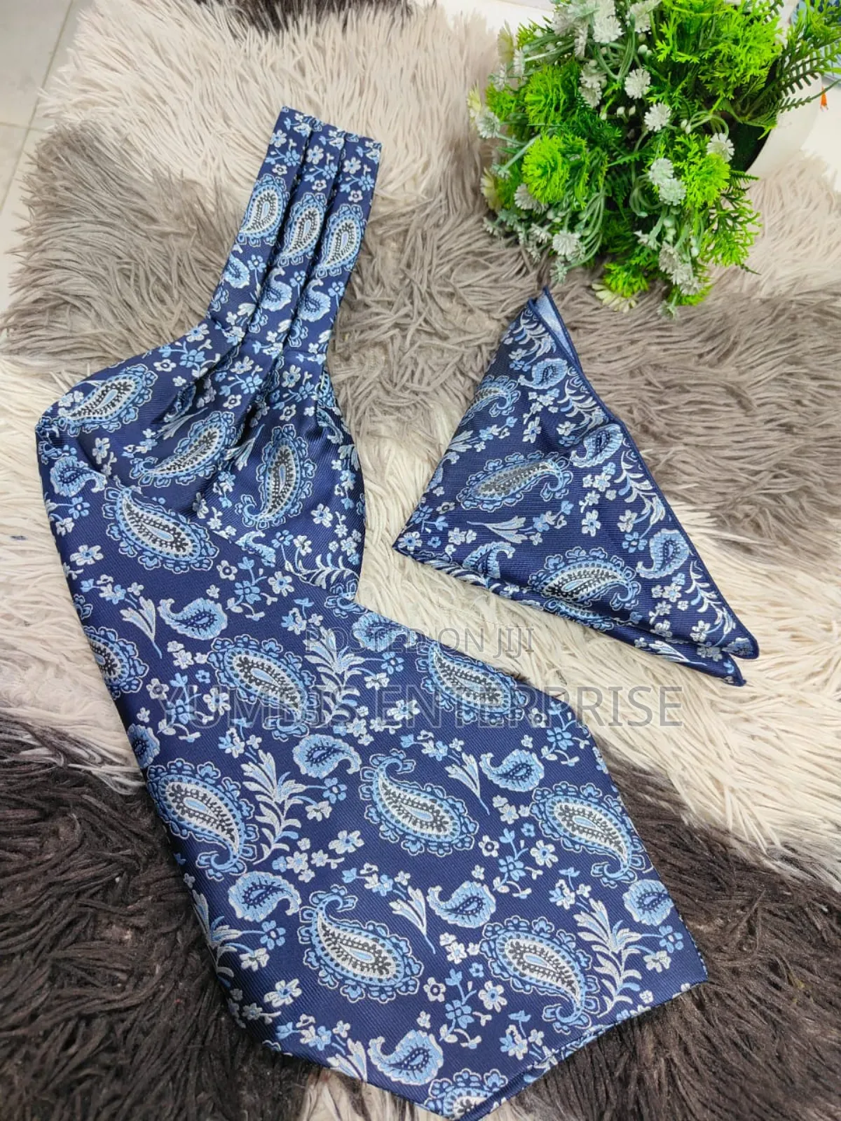Quality Cravats Scarf With Pocket Square KSH 1000
