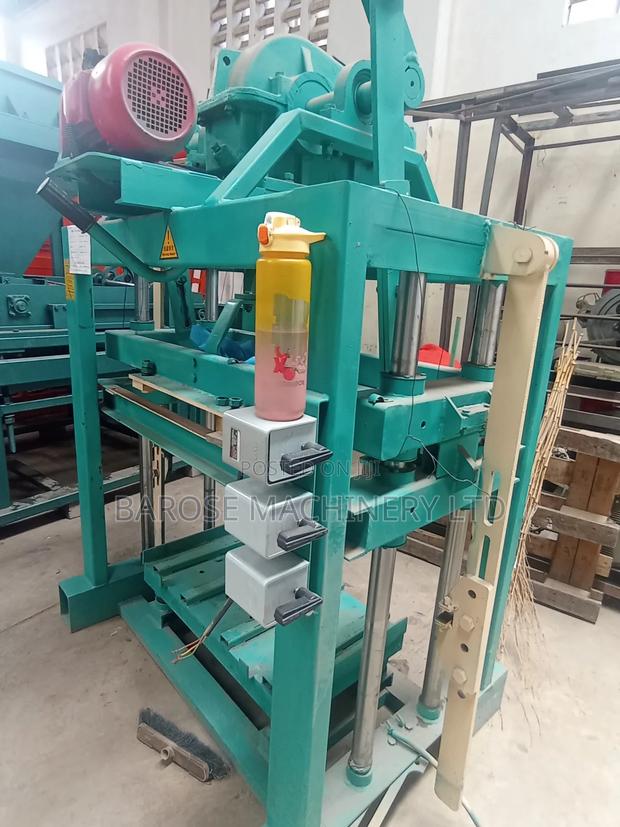 Hollow Solid Block Making Machine - thumbnail 2