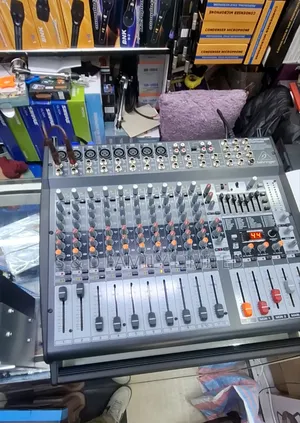 Behringer PMP4000 1600 Watt 16 Channel Powered Mixer