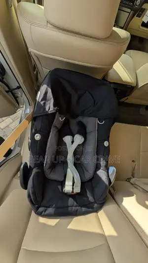 Maxi Cosi Peeble Plus Baby Carseat