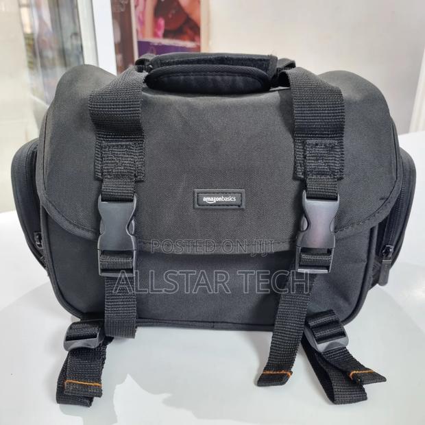 Amazon Basic Camera Bag for Heavy-Duty Cameras - main view
