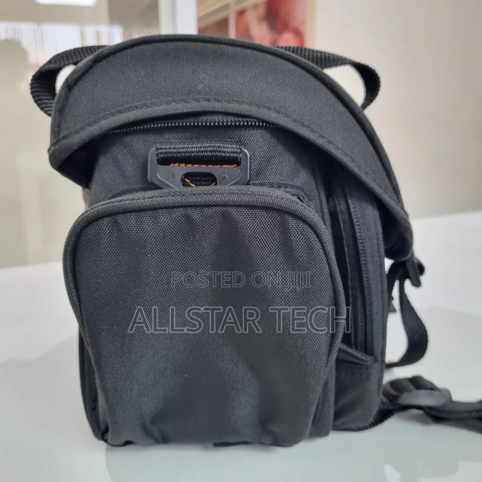 Amazon Basic Camera Bag for Heavy-Duty Cameras
