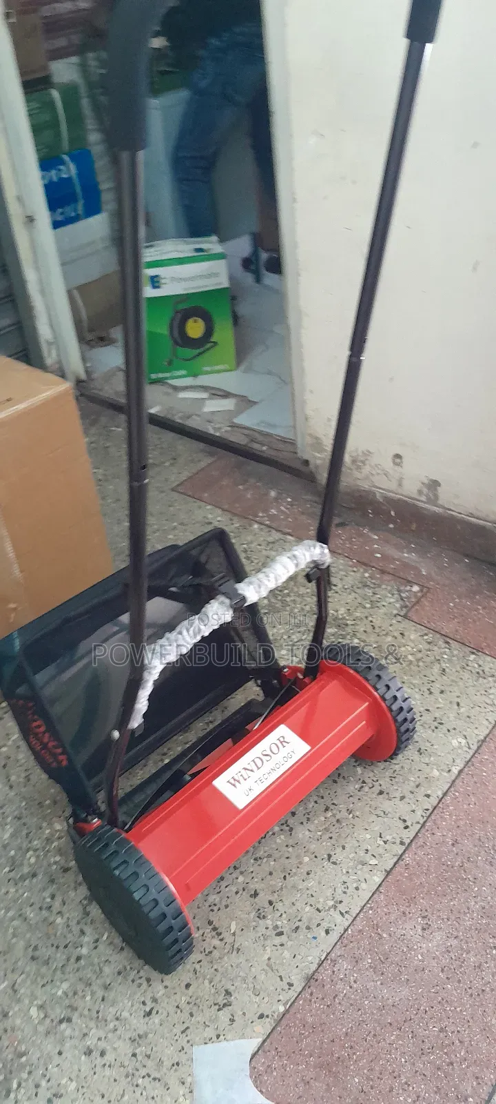 Windsor UK 16" Lawnmower With Dust Collector