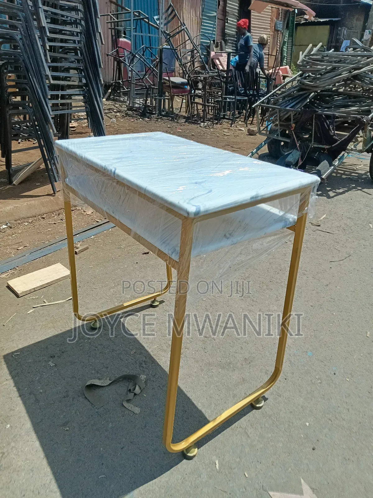 Manicure Table, Simply and Classy Design 