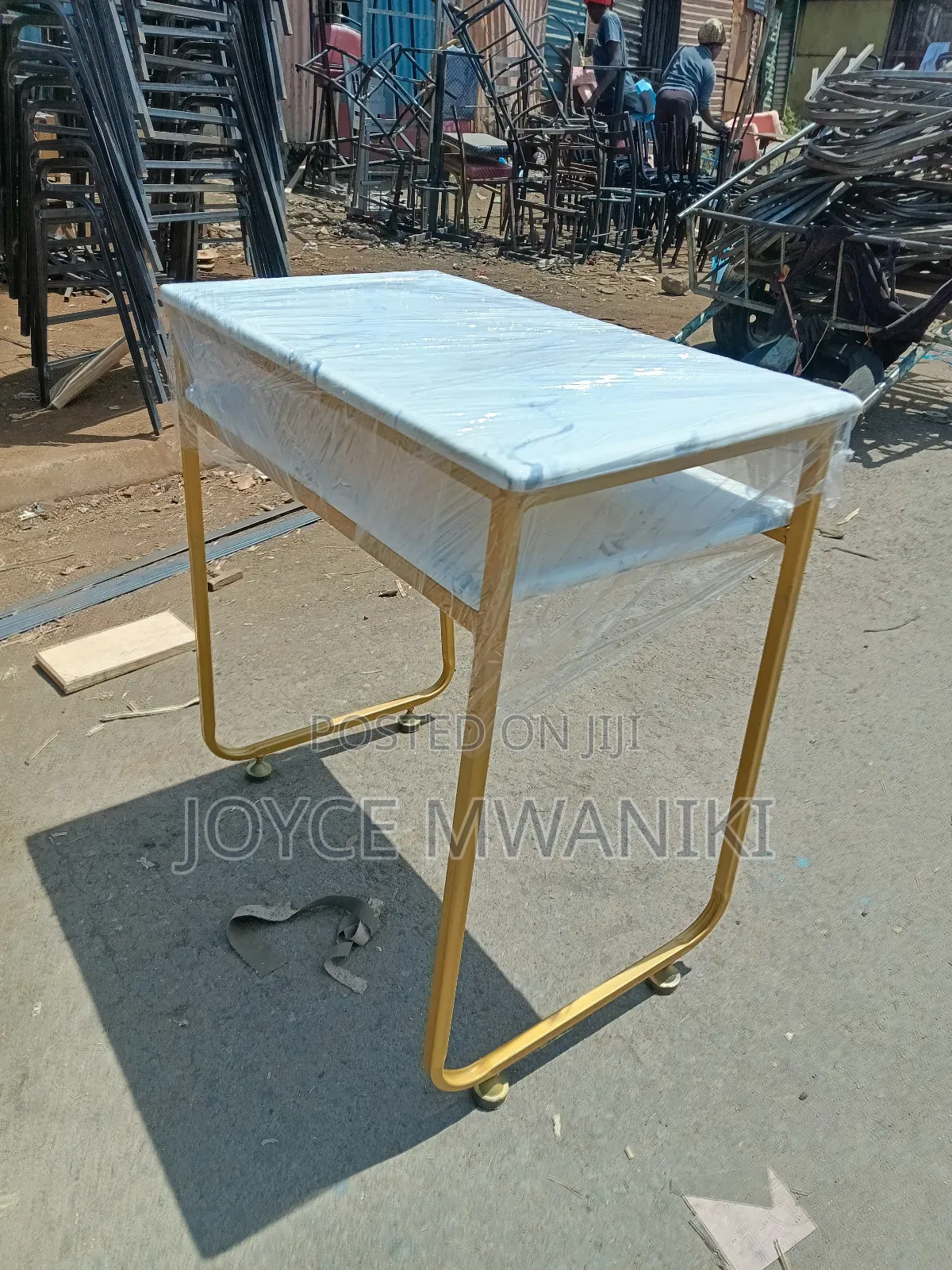 Manicure Table, Simply and Classy Design 