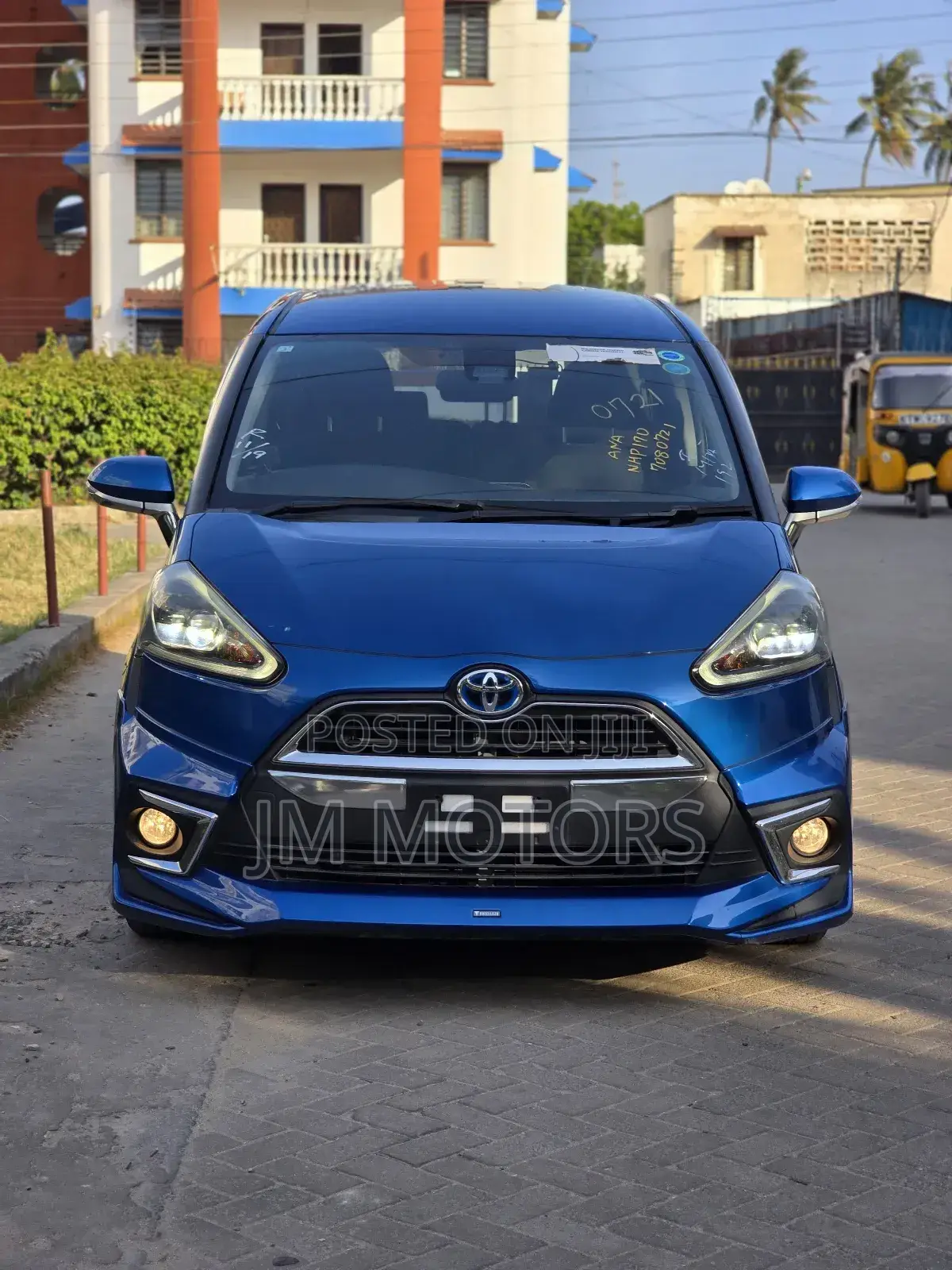 Toyota Sienta 2017 Blue