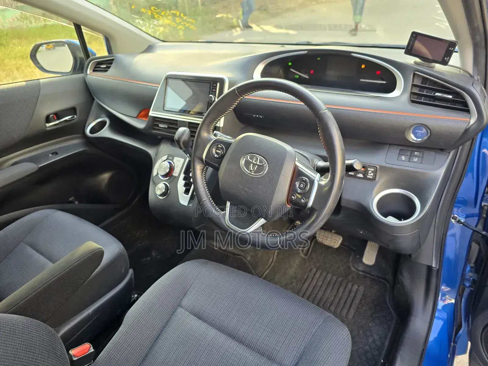 Toyota Sienta 2017 Blue