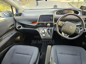 Toyota Sienta 2017 Blue