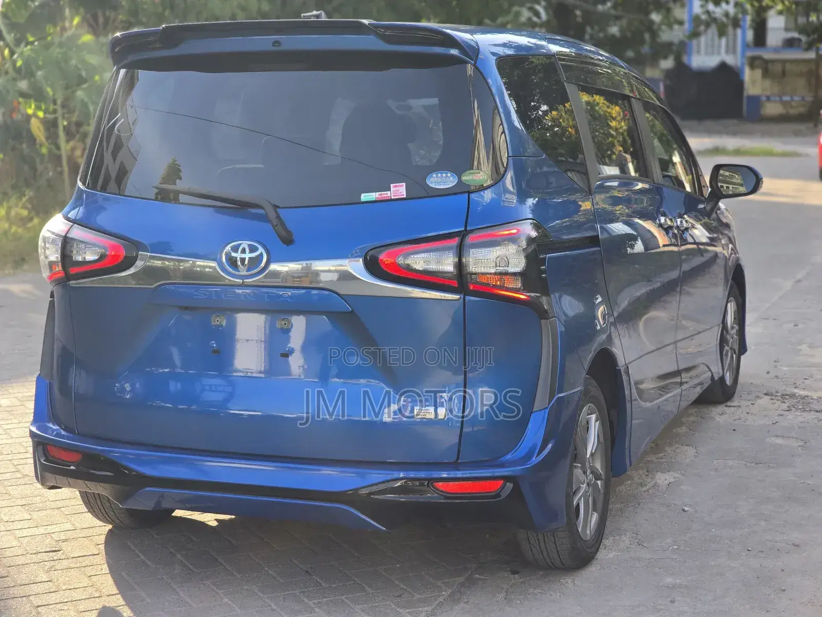 Toyota Sienta 2017 Blue
