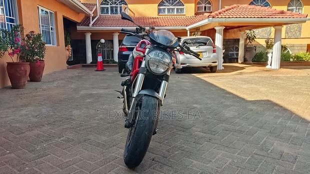 Ducati 2010 Red - thumbnail 3