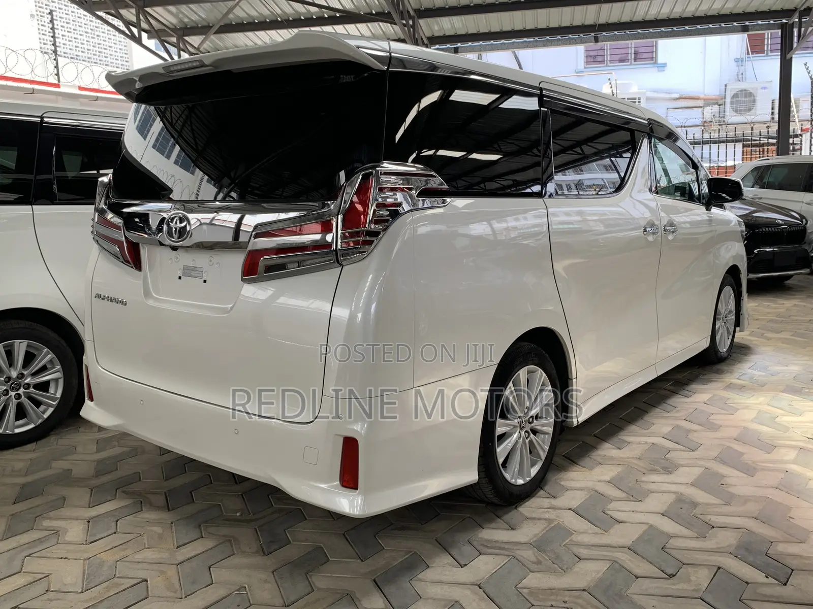 Toyota Alphard 2.5 Petrol AWD 2018 Off white