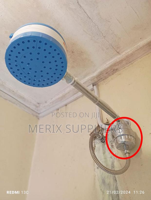 Instant Shower Filter With Wall Mount Bracket - main view