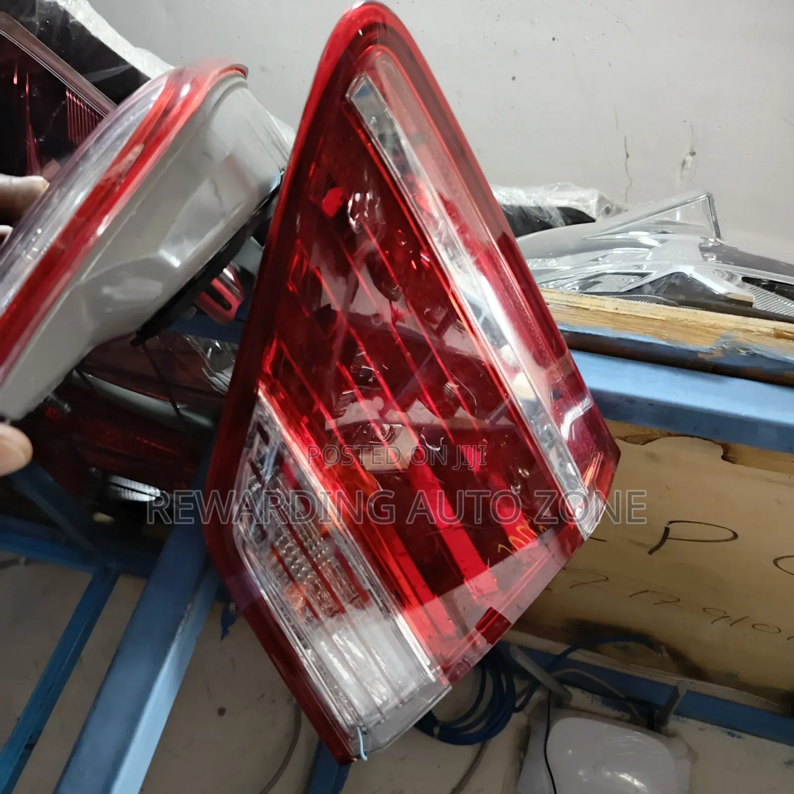 Toyota Crown 2011 Bootlights