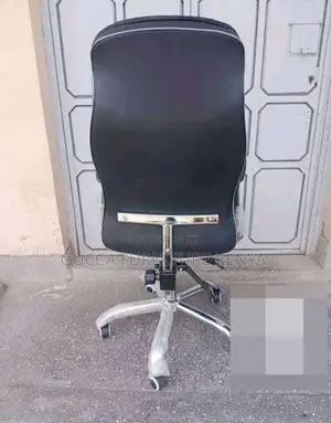 Office Chairs:Leather Generic Layback Swivel Executive Chair