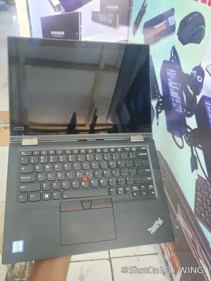 Laptop Lenovo ThinkPad X390 Yoga 8GB Intel Core I5 SSD 256GB