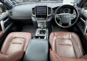 Toyota Land Cruiser 4.6 V8 ZX 2018 Black