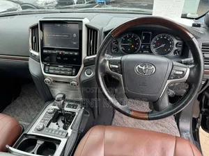Toyota Land Cruiser 4.6 V8 ZX 2018 Black