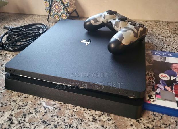 Slim Play Station 4. 1 Used Pad. - thumbnail 2