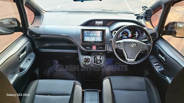 Toyota Voxy 2017 Black - thumbnail 8