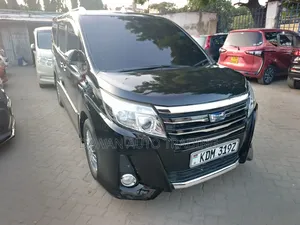 Toyota Noah 1.8 FWD Hybrid (7 seater) 2016 Black