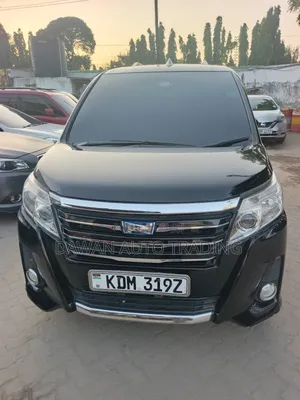 Toyota Noah 1.8 FWD Hybrid (7 seater) 2016 Black