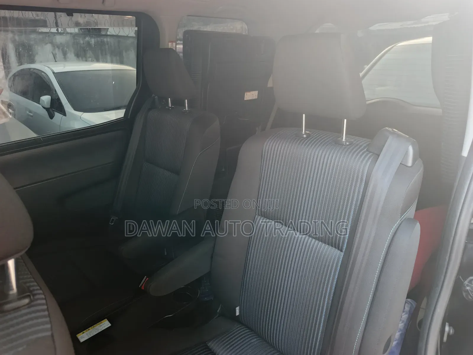 Toyota Noah 1.8 FWD Hybrid (7 seater) 2016 Black