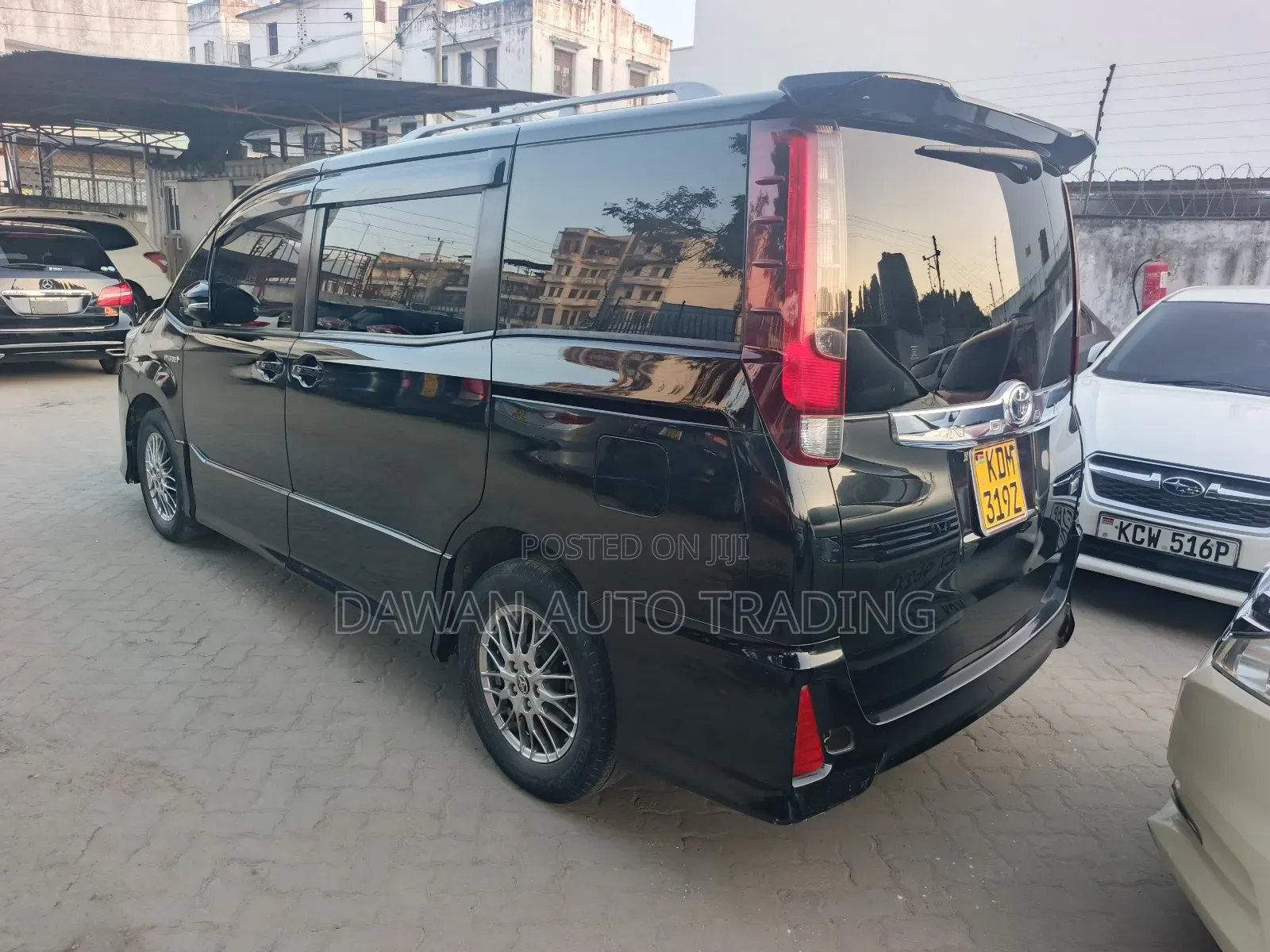 Toyota Noah 1.8 FWD Hybrid (7 seater) 2016 Black