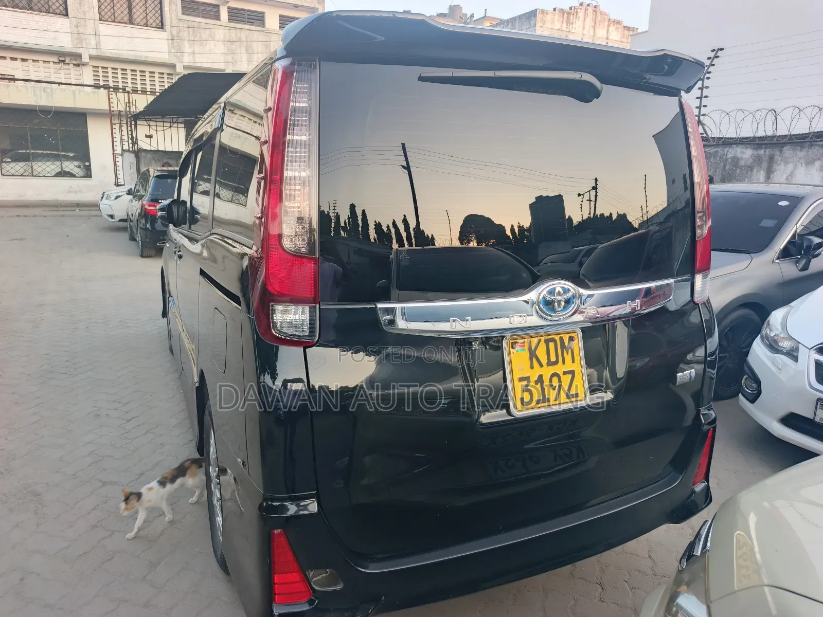 Toyota Noah 1.8 FWD Hybrid (7 seater) 2016 Black