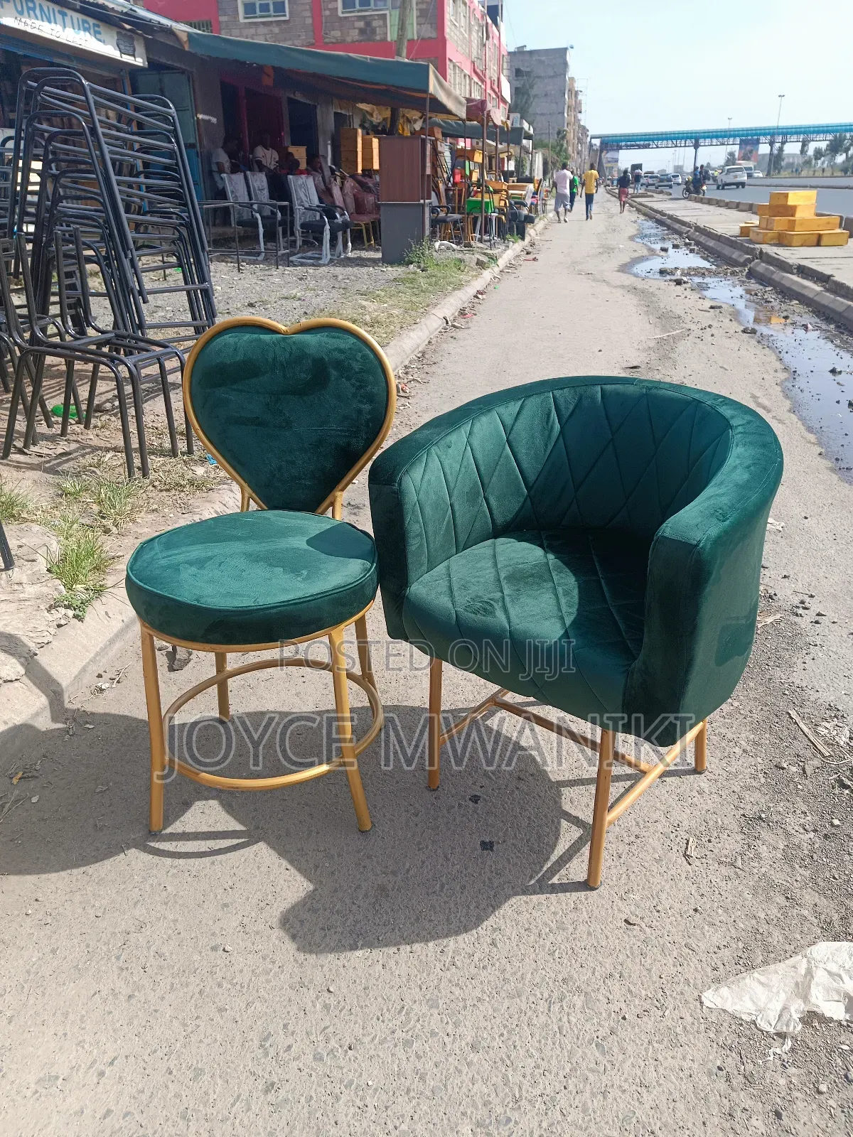 2 Manicure Seats, Green and Gold 