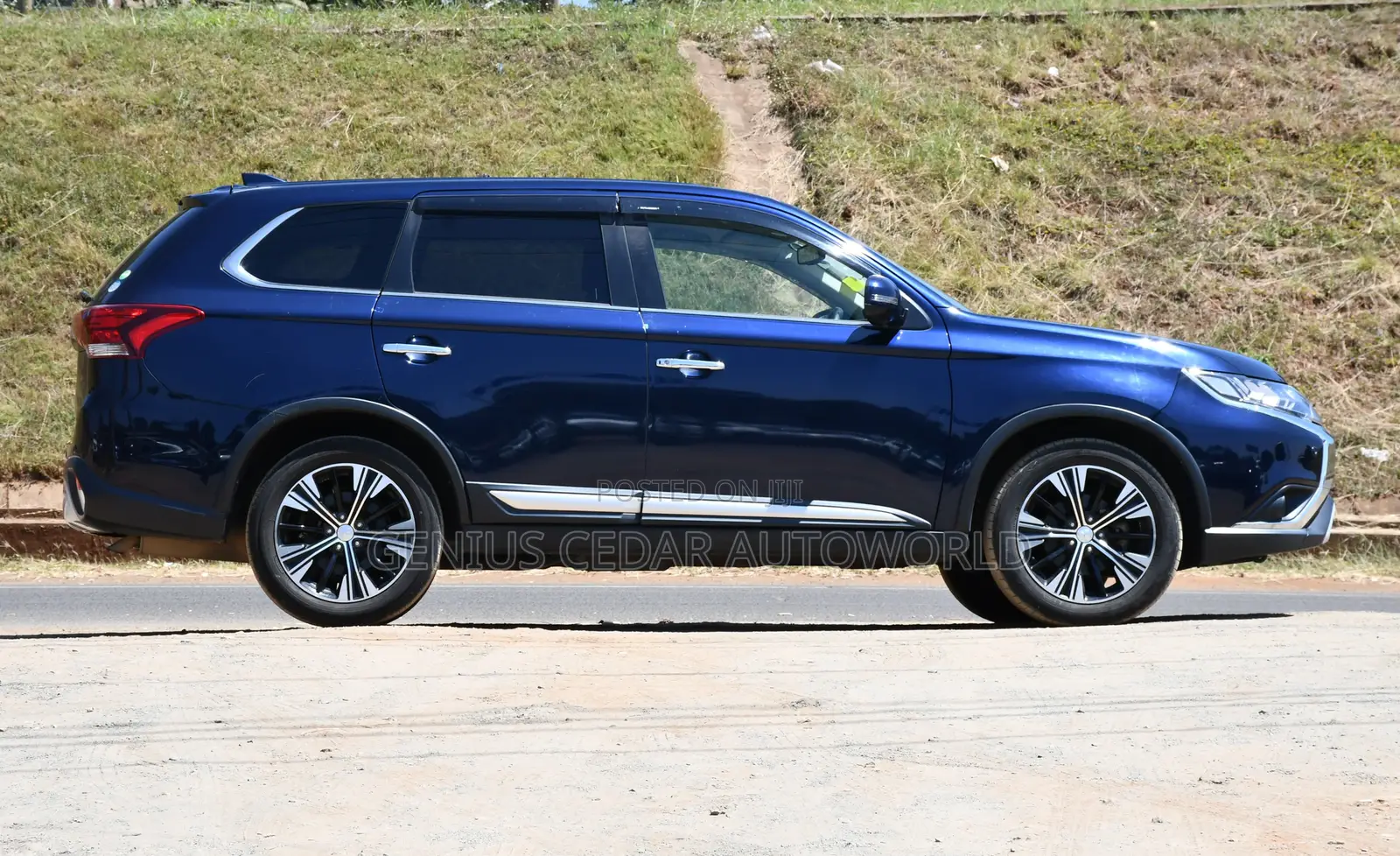 Mitsubishi Outlander 2019 Blue