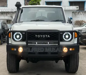 Toyota Land Cruiser 2018 White