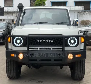 Toyota Land Cruiser 2018 White