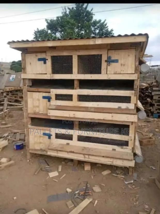 Self- Cleaning Chicken Cage