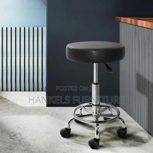 Round Salon Stool