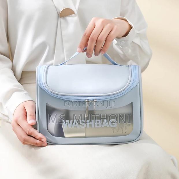 Waterproof Cosmetic/ Toiletry Portable Bag - thumbnail 3