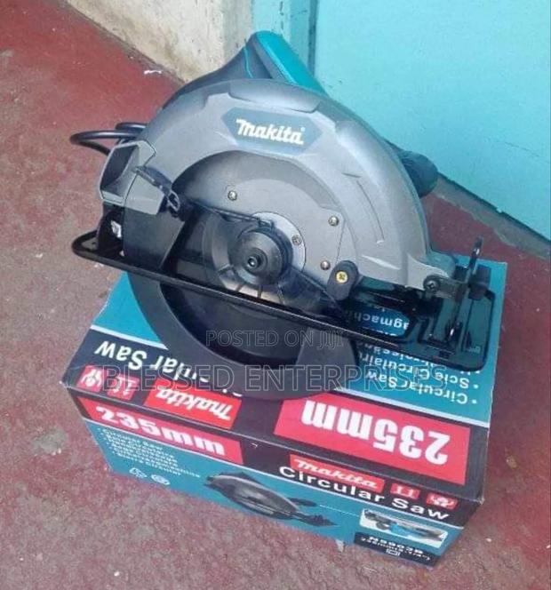 9" Makita Circular Saw