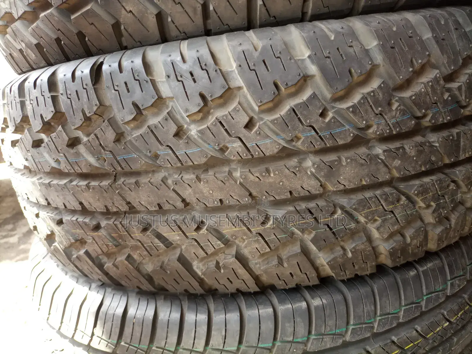 255/70r15 Maxtrek a/T Tyres