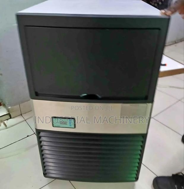 Ice Cube Maker 30 KGS ( Commercial) .