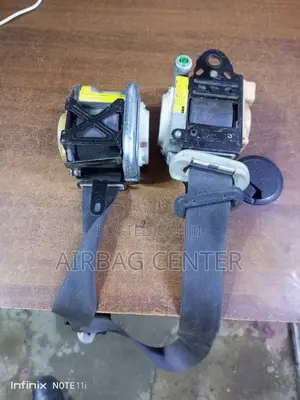 Toyota Hiace 7L Seat Belts