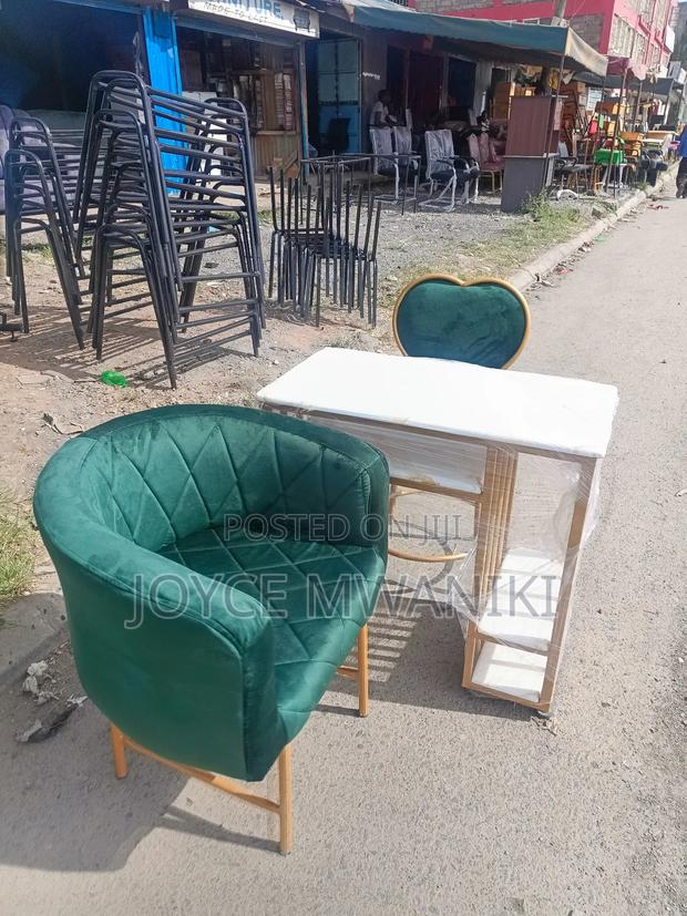 Manicure Set, 2 Seats Ana and a Marble Table - main view