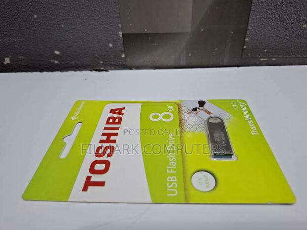 Toshiba Metallic USB Flash Drive 8GB USB 2.0