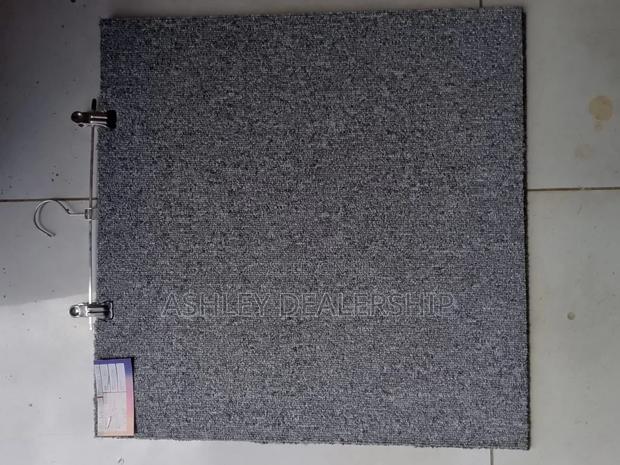 (Carpet Tiles) Wall to Wall Carpet - main view