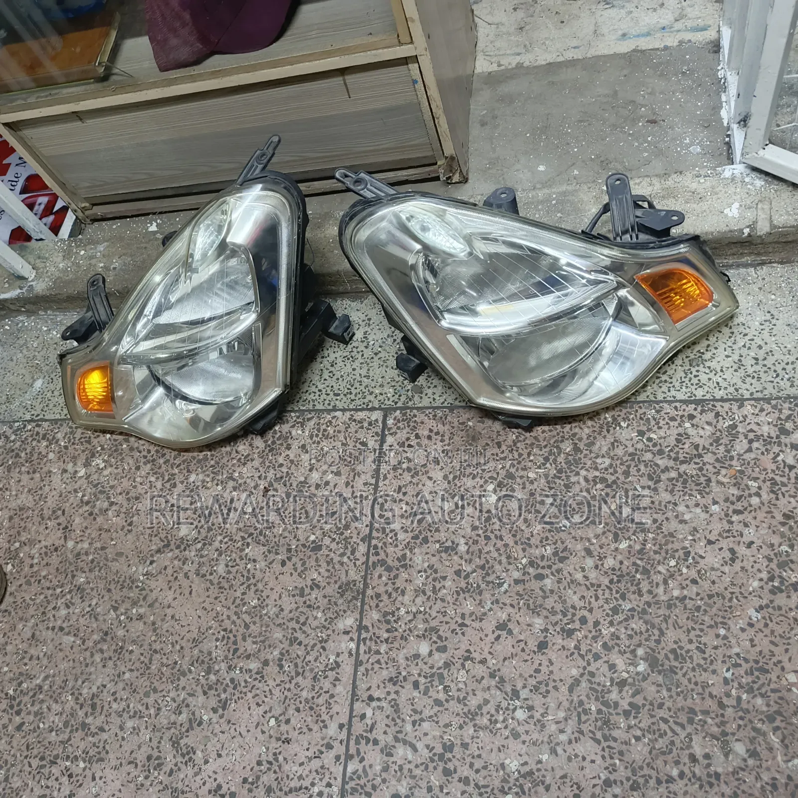 Nissan Sylphy (Blue Bad) 2008 Model Headlights.