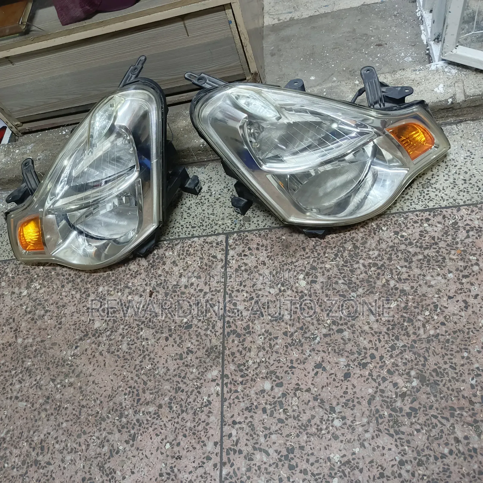 Nissan Sylphy (Blue Bad) 2008 Model Headlights.