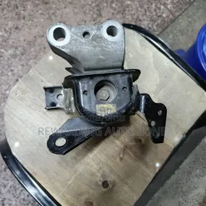 Axio 2010 Engine Mountaing